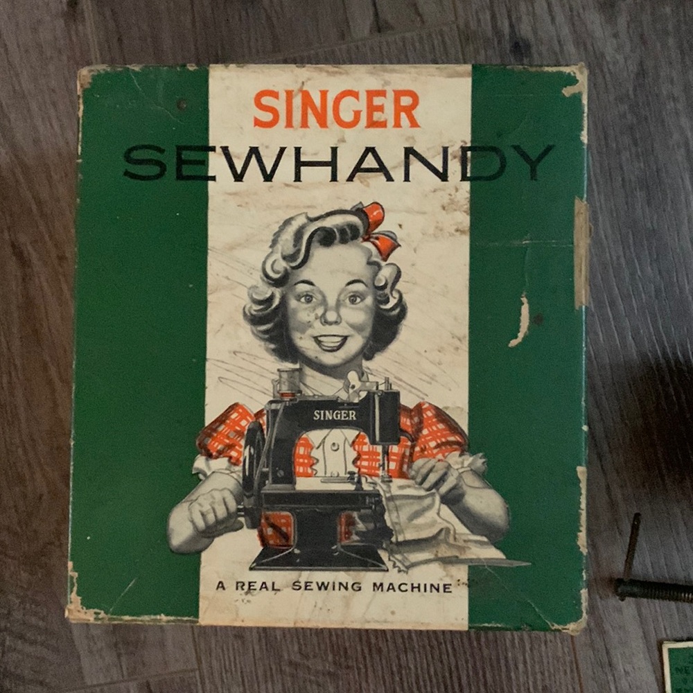 Vintage Singer Sewhandy Sewing Machine
